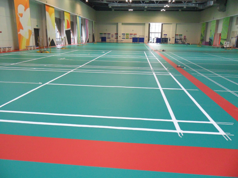 戶外籃球場運動地膠 塑膠環保耐磨阻燃防滑緩沖回彈籃球館PVC地板膠生產廠家